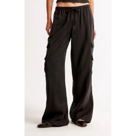 Abercrombie & Fitch Pants - Abercrombie & Fitch Black Cargo Pants L‎ Short Elastic Waist Wide Leg Pockets